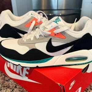 Women’s Nike Air Max Correlate, Size 9. New in the BOX.
